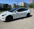 Білий Тесла Модель 3, об'ємом двигуна 0 л та пробігом 61 тис. км за 27000 $, фото 2 на Automoto.ua
