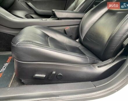 Білий Тесла Модель 3, об'ємом двигуна 0 л та пробігом 65 тис. км за 19700 $, фото 14 на Automoto.ua