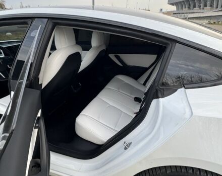 Білий Тесла Модель 3, об'ємом двигуна 0 л та пробігом 118 тис. км за 17500 $, фото 4 на Automoto.ua
