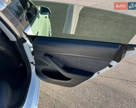 Белый Тесла Модель 3, объемом двигателя 0 л и пробегом 24 тыс. км за 19000 $, фото 14 на Automoto.ua