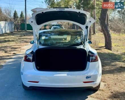 Белый Тесла Модель 3, объемом двигателя 0 л и пробегом 93 тыс. км за 13999 $, фото 7 на Automoto.ua