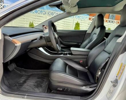 Белый Тесла Модель 3, объемом двигателя 0 л и пробегом 49 тыс. км за 13500 $, фото 7 на Automoto.ua