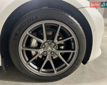 Білий Тесла Модель 3, об'ємом двигуна 0 л та пробігом 59 тис. км за 16500 $, фото 6 на Automoto.ua