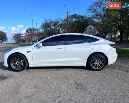 Білий Тесла Модель 3, об'ємом двигуна 0 л та пробігом 74 тис. км за 19000 $, фото 4 на Automoto.ua
