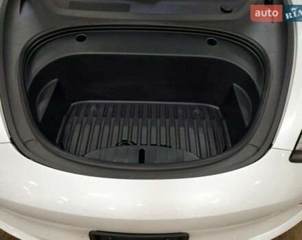 Белый Тесла Модель 3, объемом двигателя 0 л и пробегом 62 тыс. км за 3000 $, фото 10 на Automoto.ua