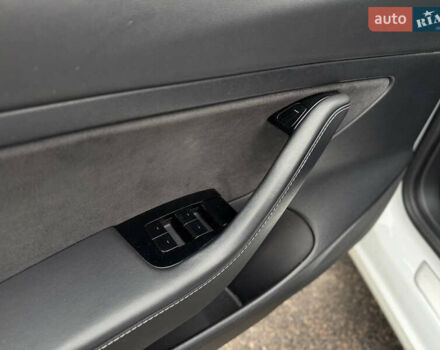 Белый Тесла Модель 3, объемом двигателя 0 л и пробегом 105 тыс. км за 14999 $, фото 12 на Automoto.ua