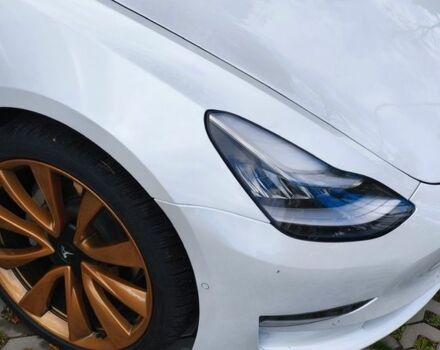 Білий Тесла Модель 3, об'ємом двигуна 0 л та пробігом 58 тис. км за 18800 $, фото 4 на Automoto.ua