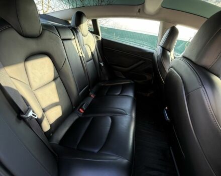 Білий Тесла Модель 3, об'ємом двигуна 0 л та пробігом 102 тис. км за 18500 $, фото 3 на Automoto.ua