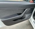 Білий Тесла Модель 3, об'ємом двигуна 0 л та пробігом 59 тис. км за 22500 $, фото 3 на Automoto.ua