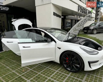 Белый Тесла Модель 3, объемом двигателя 0 л и пробегом 65 тыс. км за 35000 $, фото 1 на Automoto.ua