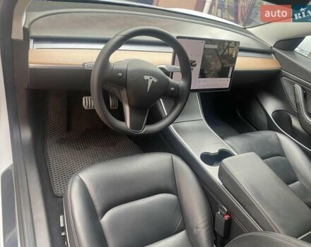 Белый Тесла Модель 3, объемом двигателя 0 л и пробегом 60 тыс. км за 16999 $, фото 7 на Automoto.ua