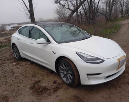 Белый Тесла Модель 3, объемом двигателя 0 л и пробегом 77 тыс. км за 16000 $, фото 2 на Automoto.ua