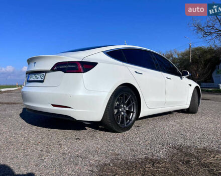 Білий Тесла Модель 3, об'ємом двигуна 0 л та пробігом 74 тис. км за 19000 $, фото 29 на Automoto.ua