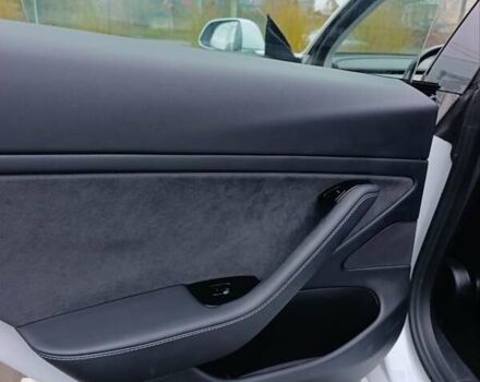 Білий Тесла Модель 3, об'ємом двигуна 0 л та пробігом 112 тис. км за 18500 $, фото 20 на Automoto.ua