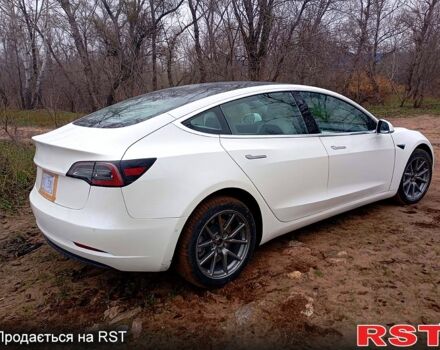 Белый Тесла Модель 3, объемом двигателя 75 л и пробегом 77 тыс. км за 16000 $, фото 6 на Automoto.ua