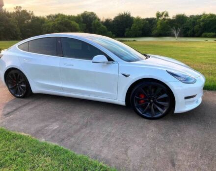 Тесла Модель 3 2020 в Киеве на Automoto.ua Белый Тесла Модель 3, объемом двигателя 0 л и пробегом 35 тыс. км за 9900 $, фото 6 на Automoto.ua