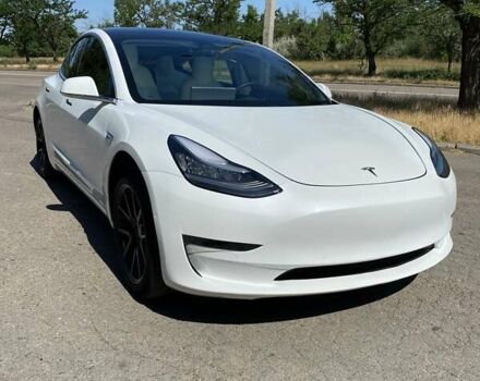 Белый Тесла Модель 3, объемом двигателя 0 л и пробегом 72 тыс. км за 27000 $, фото 1 на Automoto.ua