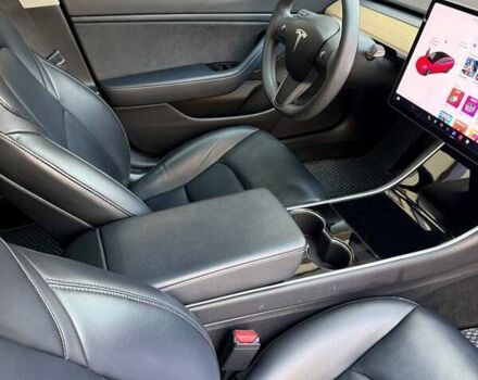 Тесла Модель 3 2020 в Харькове на Automoto.ua Белый Тесла Модель 3, объемом двигателя 0 л и пробегом 133 тыс. км за 19500 $, фото 3 на Automoto.ua