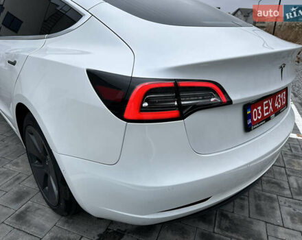 Білий Тесла Модель 3, об'ємом двигуна 0 л та пробігом 96 тис. км за 16100 $, фото 10 на Automoto.ua