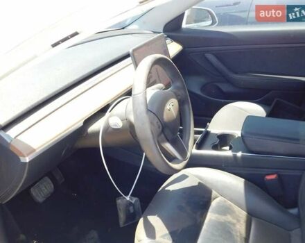 Белый Тесла Модель 3, объемом двигателя 0 л и пробегом 69 тыс. км за 11500 $, фото 6 на Automoto.ua