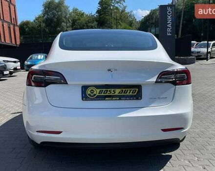 Тесла Модель 3 2020 в Черновцах на Automoto.ua Белый Тесла Модель 3, объемом двигателя 0 л и пробегом 98 тыс. км за 21300 $, фото 4 на Automoto.ua
