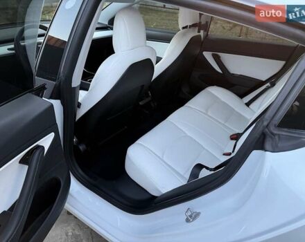 Білий Тесла Модель 3, об'ємом двигуна 0 л та пробігом 92 тис. км за 21300 $, фото 24 на Automoto.ua