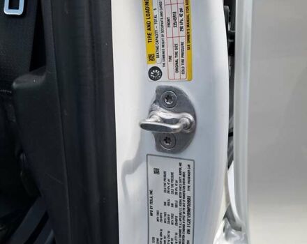 Белый Тесла Модель 3, объемом двигателя 0 л и пробегом 105 тыс. км за 20450 $, фото 17 на Automoto.ua