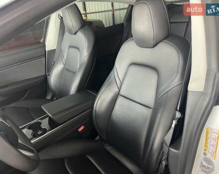 Белый Тесла Модель 3, объемом двигателя 0 л и пробегом 98 тыс. км за 18500 $, фото 1 на Automoto.ua