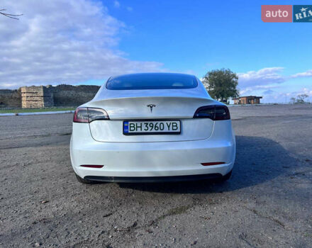 Білий Тесла Модель 3, об'ємом двигуна 0 л та пробігом 74 тис. км за 19000 $, фото 3 на Automoto.ua