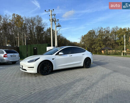 Білий Тесла Модель 3, об'ємом двигуна 0 л та пробігом 77 тис. км за 28999 $, фото 4 на Automoto.ua