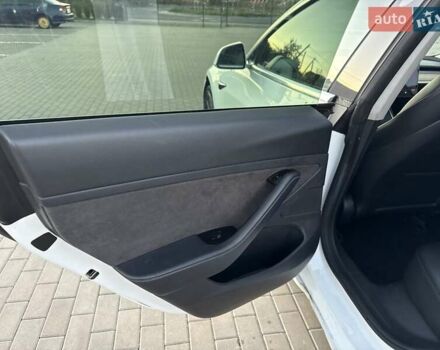 Білий Тесла Модель 3, об'ємом двигуна 0 л та пробігом 221 тис. км за 12700 $, фото 21 на Automoto.ua