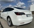 Белый Тесла Модель 3, объемом двигателя 0 л и пробегом 61 тыс. км за 25800 $, фото 6 на Automoto.ua
