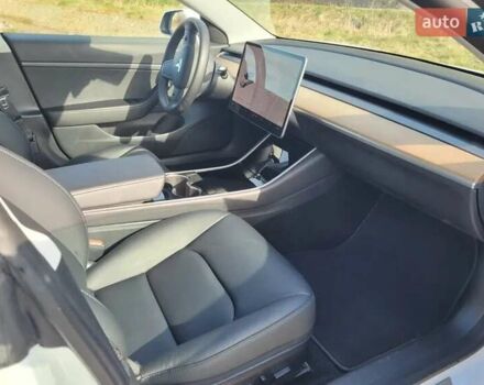 Білий Тесла Модель 3, об'ємом двигуна 0 л та пробігом 47 тис. км за 26200 $, фото 10 на Automoto.ua