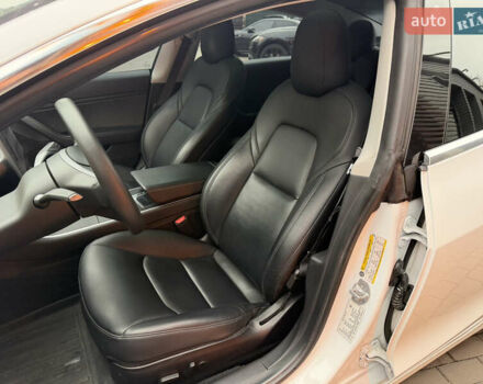 Білий Тесла Модель 3, об'ємом двигуна 0 л та пробігом 111 тис. км за 19900 $, фото 8 на Automoto.ua