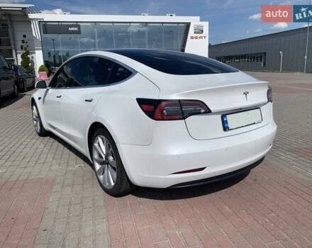 Білий Тесла Модель 3, об'ємом двигуна 0 л та пробігом 87 тис. км за 16400 $, фото 3 на Automoto.ua