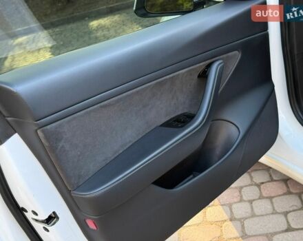 Білий Тесла Модель 3, об'ємом двигуна 0 л та пробігом 89 тис. км за 19900 $, фото 53 на Automoto.ua