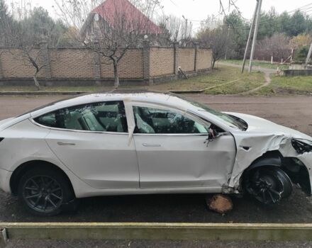 Белый Тесла Модель 3, объемом двигателя 0 л и пробегом 67 тыс. км за 9500 $, фото 5 на Automoto.ua