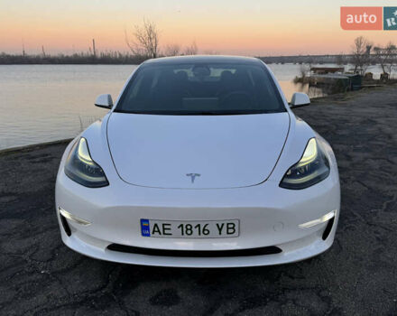 Білий Тесла Модель 3, об'ємом двигуна 0 л та пробігом 56 тис. км за 19150 $, фото 2 на Automoto.ua