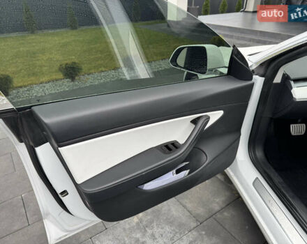 Білий Тесла Модель 3, об'ємом двигуна 0 л та пробігом 75 тис. км за 19900 $, фото 23 на Automoto.ua