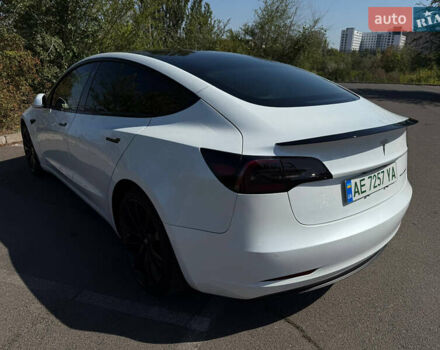 Білий Тесла Модель 3, об'ємом двигуна 0 л та пробігом 96 тис. км за 18800 $, фото 25 на Automoto.ua