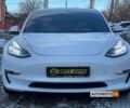 Білий Тесла Модель 3, об'ємом двигуна 75 л та пробігом 98 тис. км за 20500 $, фото 1 на Automoto.ua