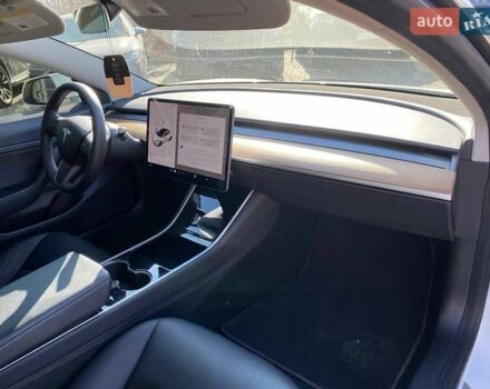 Білий Тесла Модель 3, об'ємом двигуна 0 л та пробігом 75 тис. км за 15000 $, фото 8 на Automoto.ua