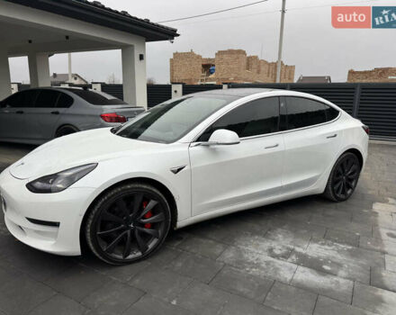 Білий Тесла Модель 3, об'ємом двигуна 0 л та пробігом 75 тис. км за 19900 $, фото 4 на Automoto.ua