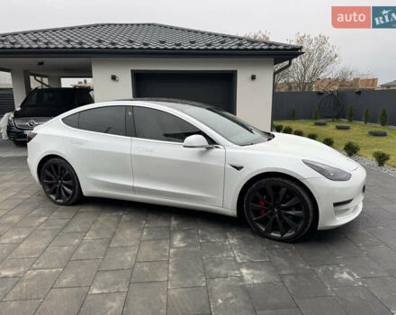 Білий Тесла Модель 3, об'ємом двигуна 0 л та пробігом 75 тис. км за 19900 $, фото 10 на Automoto.ua