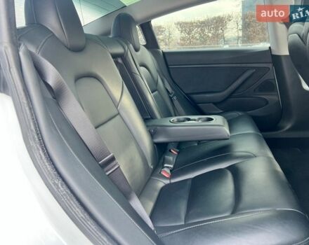 Белый Тесла Модель 3, объемом двигателя 0 л и пробегом 90 тыс. км за 18999 $, фото 44 на Automoto.ua