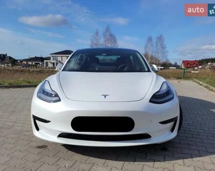 Білий Тесла Модель 3, об'ємом двигуна 0 л та пробігом 47 тис. км за 26200 $, фото 1 на Automoto.ua