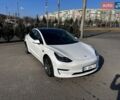 Білий Тесла Модель 3, об'ємом двигуна 0 л та пробігом 65 тис. км за 17950 $, фото 2 на Automoto.ua