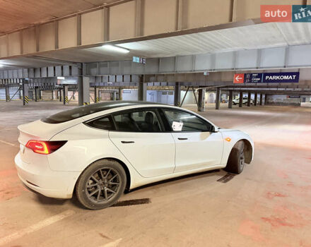 Білий Тесла Модель 3, об'ємом двигуна 0 л та пробігом 87 тис. км за 17450 $, фото 8 на Automoto.ua