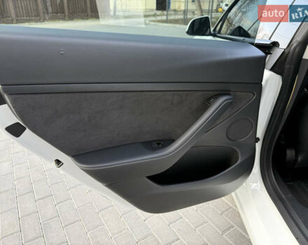 Белый Тесла Модель 3, объемом двигателя 0 л и пробегом 37 тыс. км за 19999 $, фото 119 на Automoto.ua