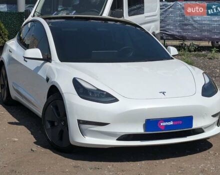 Білий Тесла Модель 3, об'ємом двигуна 0 л та пробігом 63 тис. км за 22900 $, фото 2 на Automoto.ua